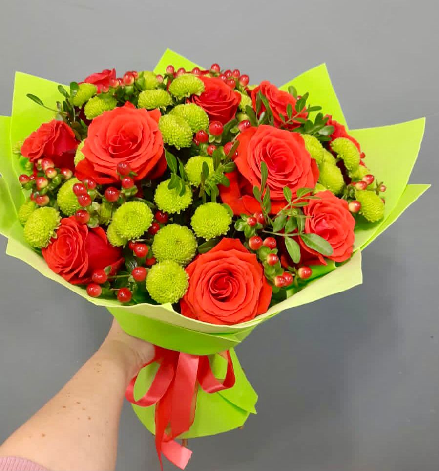 Букет цветов из: Хризантемы и Розы в Великих Луках