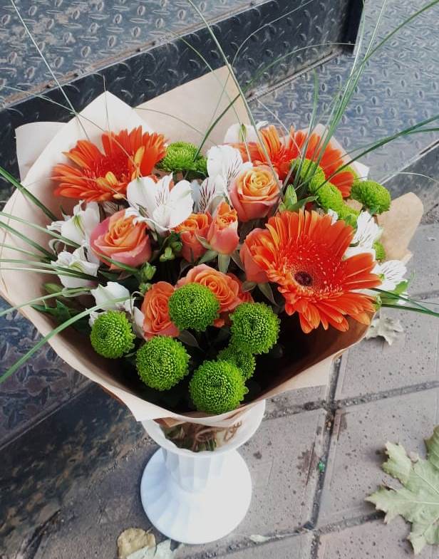 Букет цветов из: Герберы, Хризантемы, Альстромерии и Розы в Великих Луках
