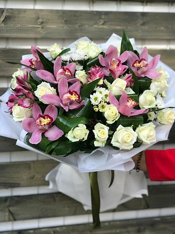 Букет цветов из: Розы и Хризантемы в Великих Луках