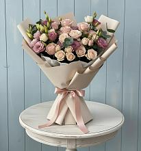 Букет цветов из:  Розы и Лизиантусы в Великих Луках