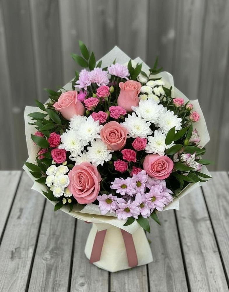 Букет цветов из: Альстромерии, Гвоздики, Розы и Хризантемы в Великих Луках