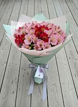Букет цветов из:  Альстромерии в Великих Луках