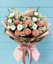 Букет цветов из:  Розы, Альстромерии и Лизиантусы в Великих Луках