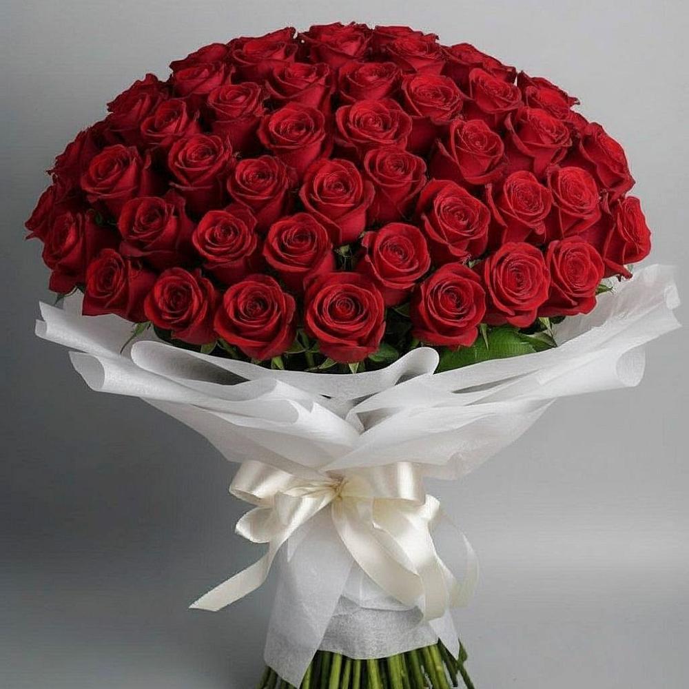 Букет 101 Красная роза Блэк Мэджик в Великих Луках
