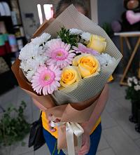 Букет цветов из:  Герберы, Розы и Хризантемы в Великих Луках
