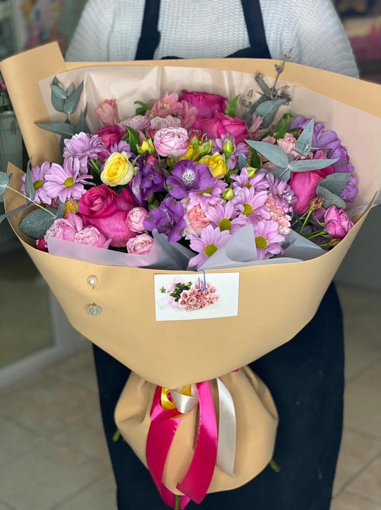 Букет цветов из: Хризантемы, Гвоздики и Альстромерии в Великих Луках