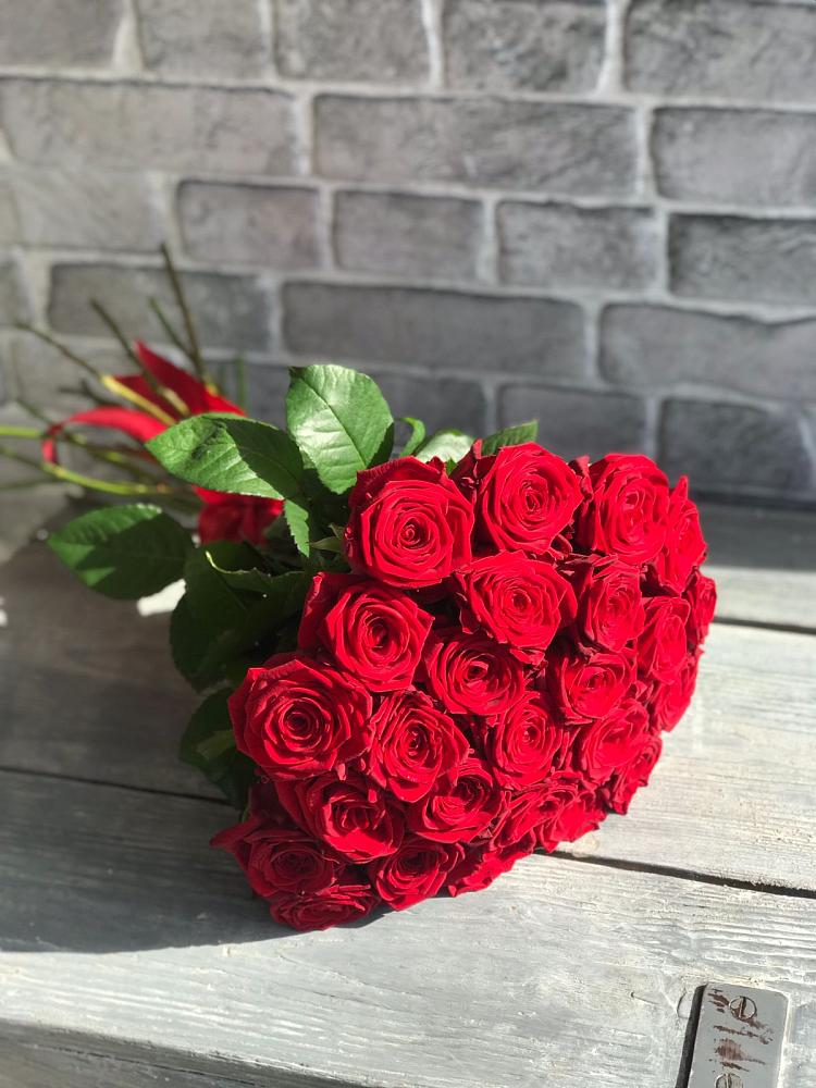 Букет Красные розы Фридом в Великих Луках