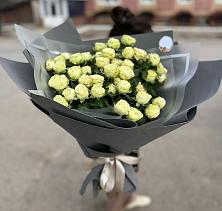 Букет Белые кустовые розы Солинеро в Великих Луках