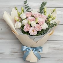 Букет цветов из:  Лизиантусы в Великих Луках