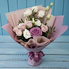 Букет цветов из:  Розы и Лизиантусы в Великих Луках