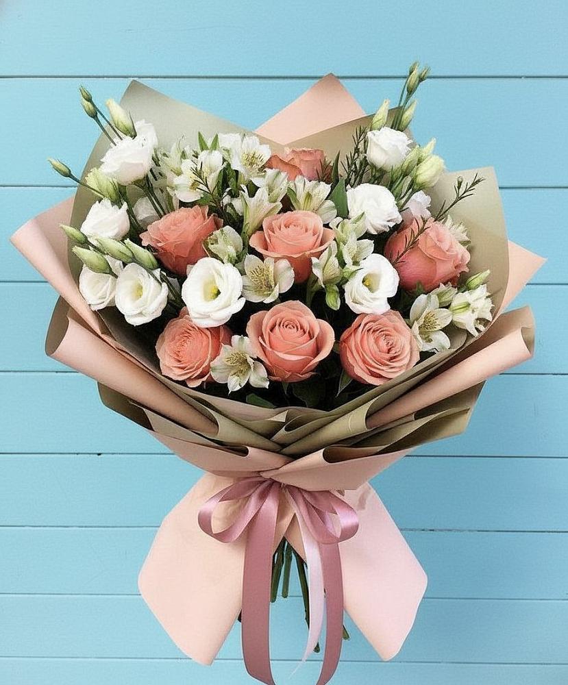 Букет цветов из: Розы, Альстромерии и Лизиантусы в Великих Луках