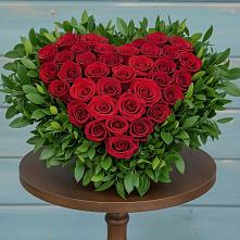 Цветочная композиция из Розы в виде сердца в Великих Луках