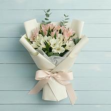 Букет цветов из:  Альстромерии в Великих Луках