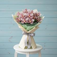Букет цветов из:  Орхидеи и Розы в Великих Луках