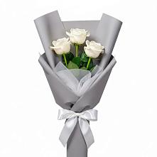 Букет 3 белые розы в Великих Луках