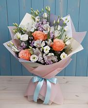 Букет цветов из:  Лизиантусы, Розы, Альстромерии и Гипсофила в Великих Луках