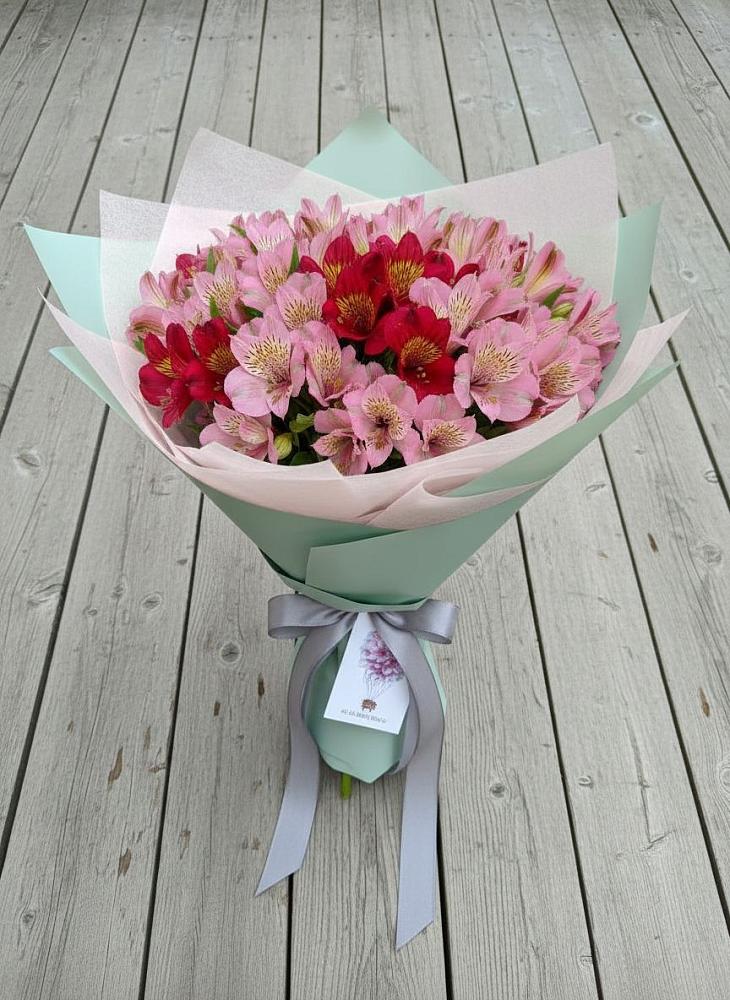 Букет цветов из: Альстромерии в Великих Луках