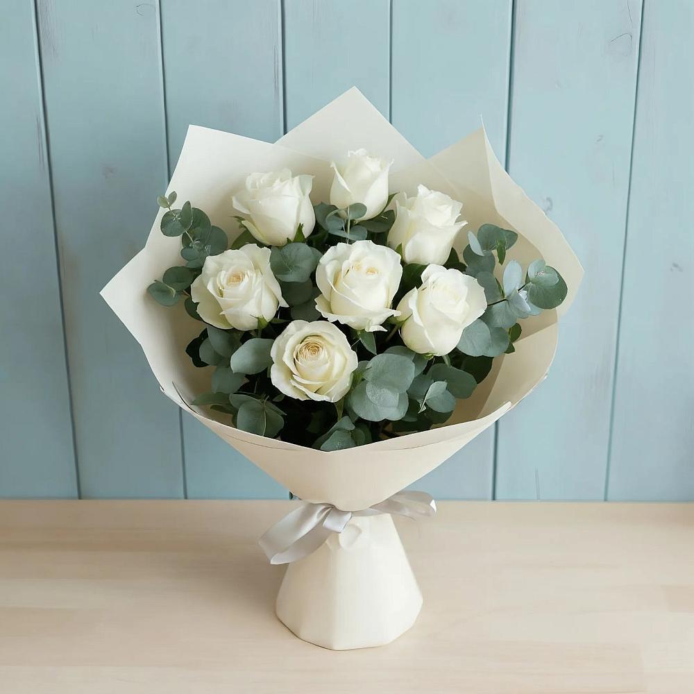 Букет Белые розы в Эвкалипте в Великих Луках