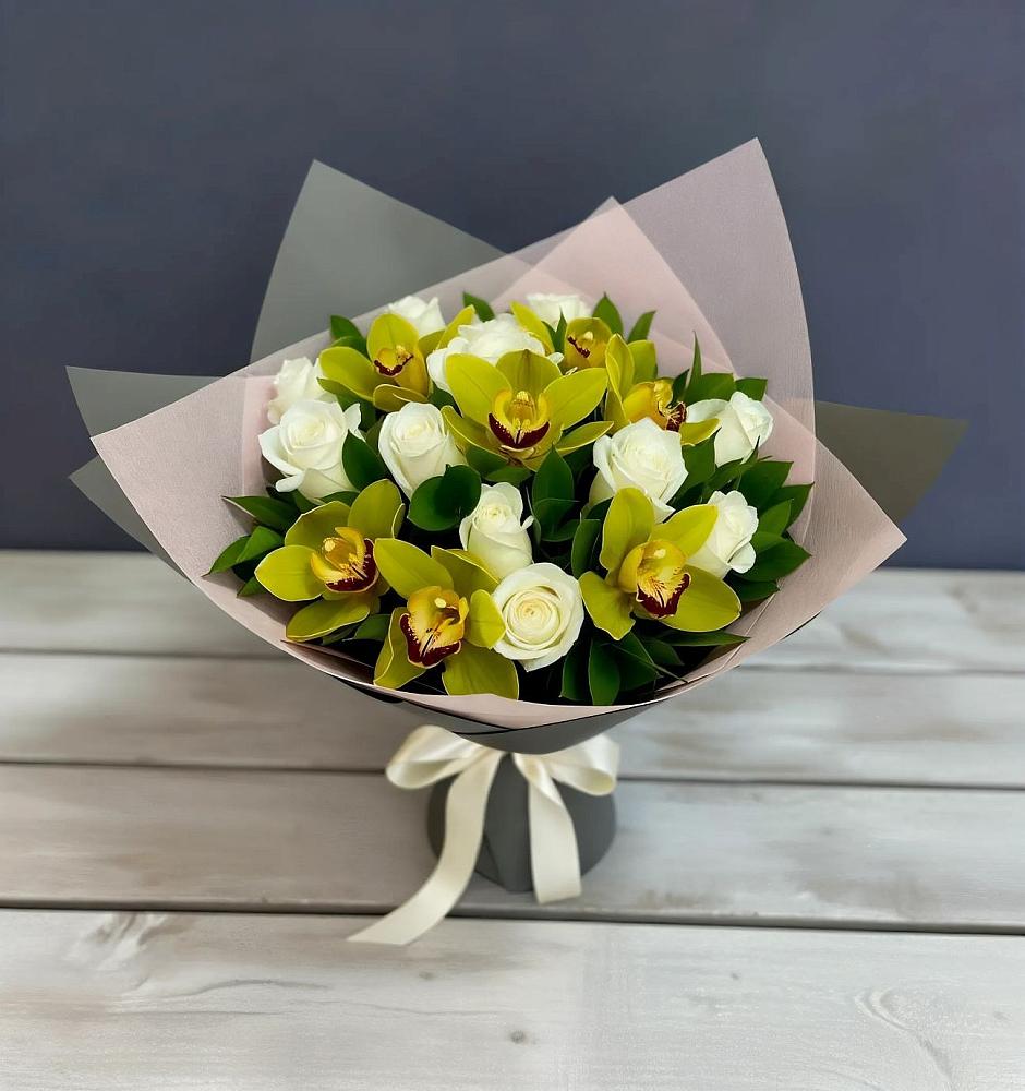 Букет цветов из: Орхидеи и Розы в Великих Луках