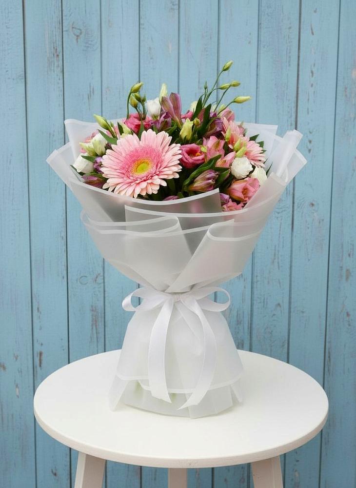 Букет цветов из: Герберы, Альстромерии и Лизиантусы в Великих Луках