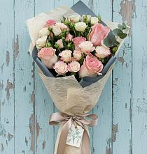 Букет цветов из:  Розы в Великих Луках