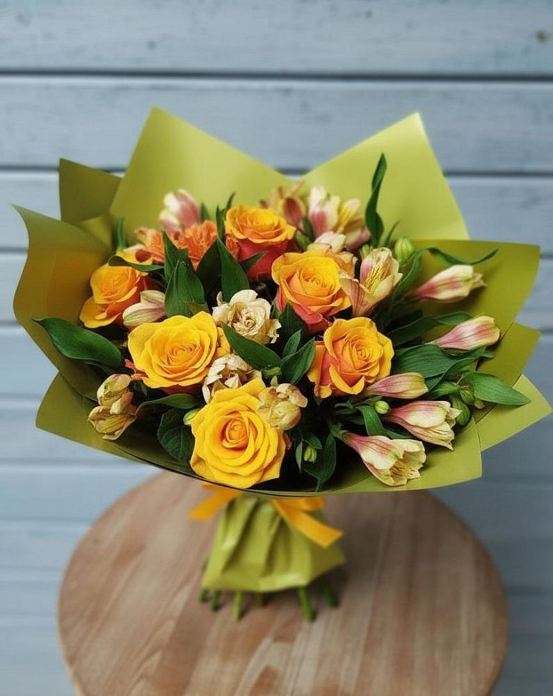 Букет цветов из: Альстромерии и Розы в Великих Луках