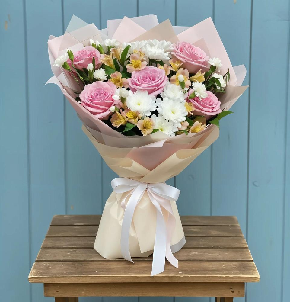 Букет цветов из: Гвоздики, Орхидеи и Розы в Великих Луках