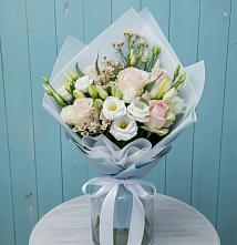 Букет цветов из:  Розы и Лизиантусы в Великих Луках