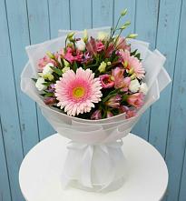 Букет цветов из:  Герберы, Альстромерии и Лизиантусы в Великих Луках