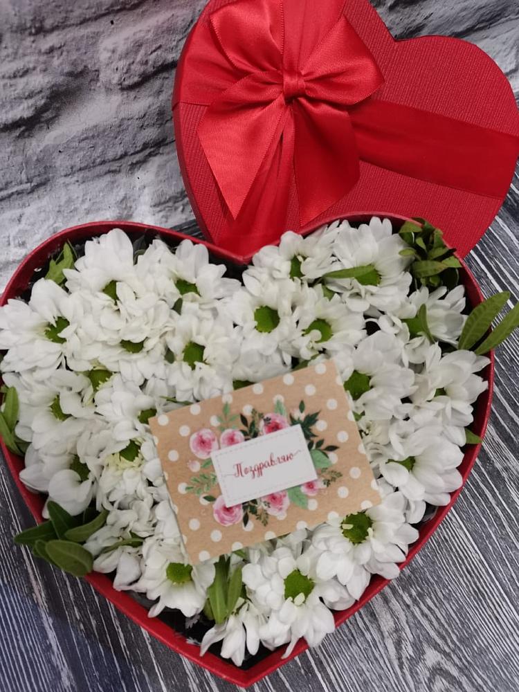 Цветочная композиция из Хризантемы в виде сердца в Великих Луках