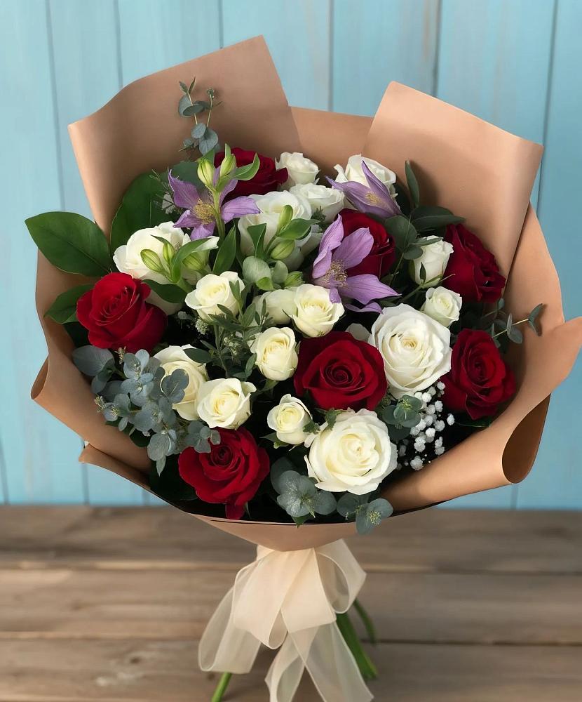 Букет цветов из: Розы и Альстромерии в Великих Луках