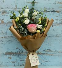 Букет цветов из:  Розы и Лизиантусы в Великих Луках