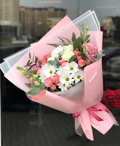 Букет цветов из: Розы, Лизиантусы и Хризантемы в Великих Луках