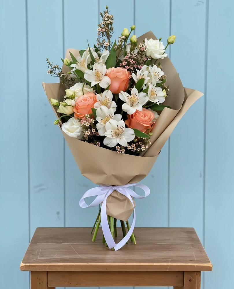 Букет цветов из: Альстромерии, Лизиантусы, Розы и Хризантемы в Великих Луках