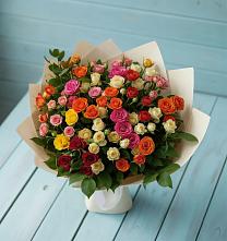 Букет Микс из разноцветных кустовых роз в Великих Луках
