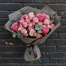 Букет цветов из:  Розы в Великих Луках