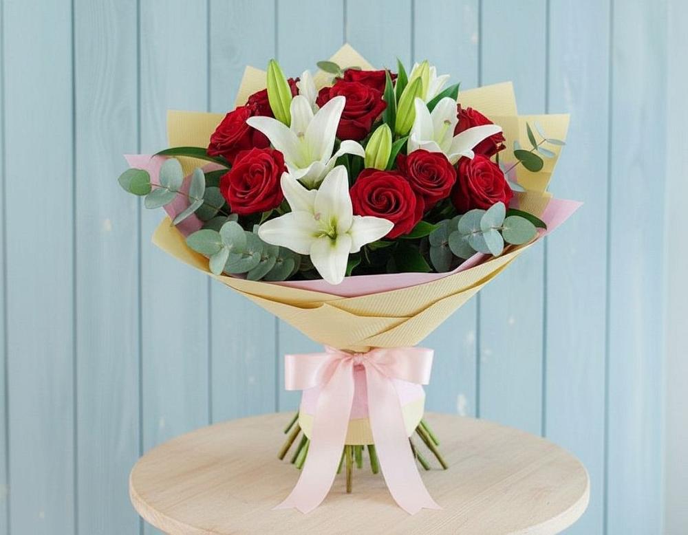 Букет цветов из: Лилии и Розы в Великих Луках